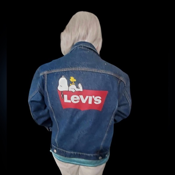 Levi's Jackets & Blazers - RARE LEVIS JEAN JACKET SNOOPY EDITION. SIZE MEDIUM